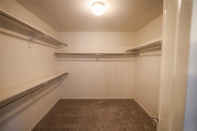 Building Photo - 2101 Oakridge Dr