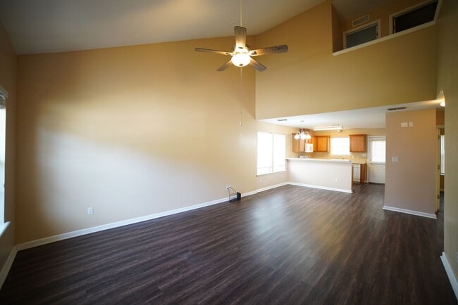 Foto del edificio - 3 bed / 3 bath Townhome with Garage