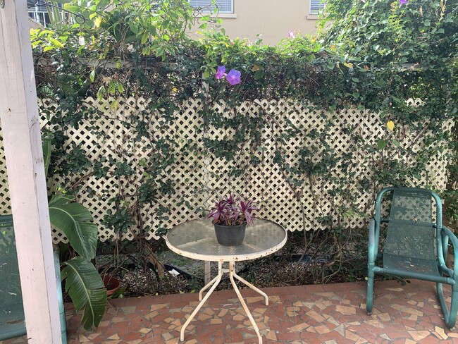 patio - 3101 Bee Ridge Rd