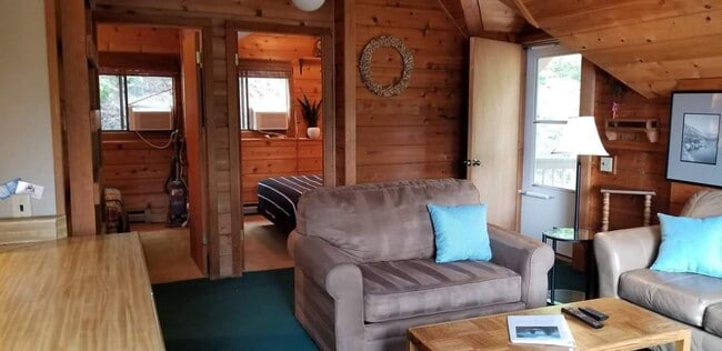 Building Photo - Furnished 2 bedroom with lake access-Avail...