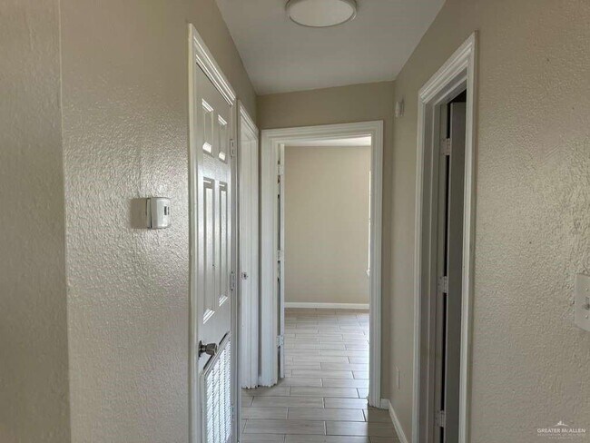 Building Photo - 11 Gastel Cir