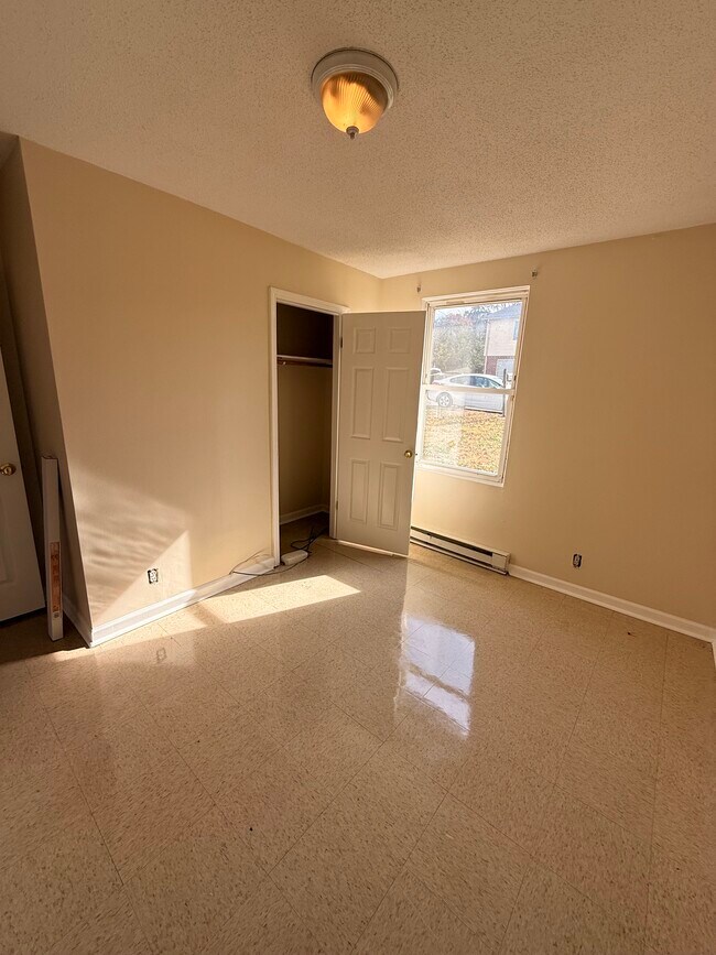 Building Photo - 4114 Hunting Dr