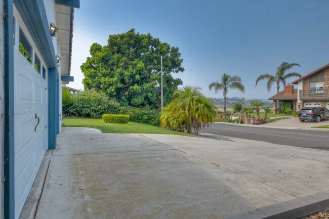 Building Photo - 822 Santa Inez