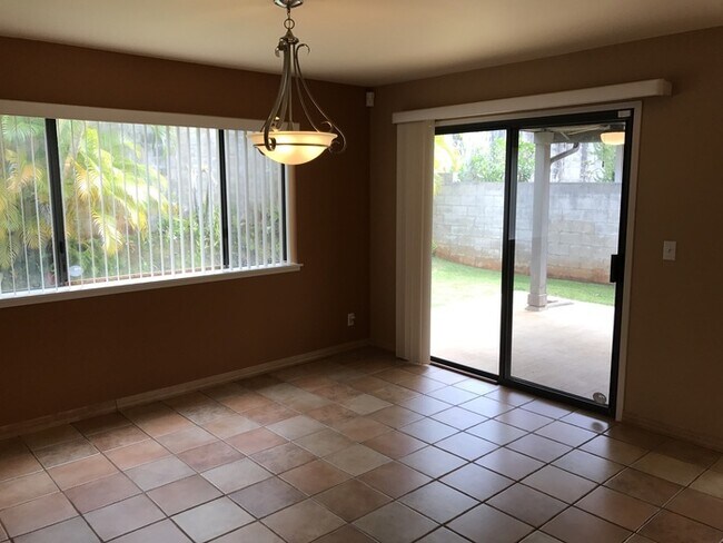 Foto del edificio - Mililani Mauka: 3 bd, 2-1/2 bath single fa...