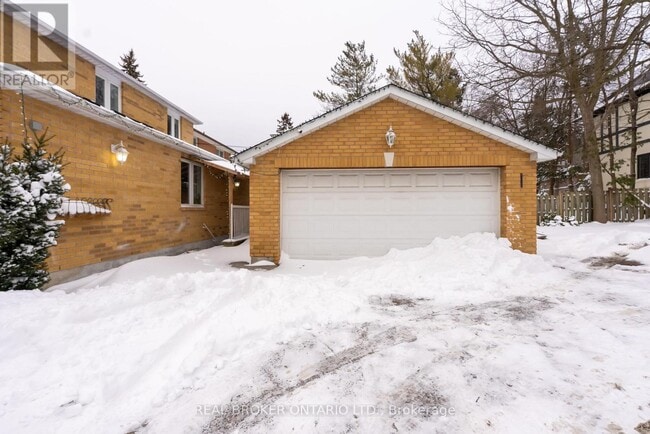 Photo du bâtiment - 256 The Kingsway