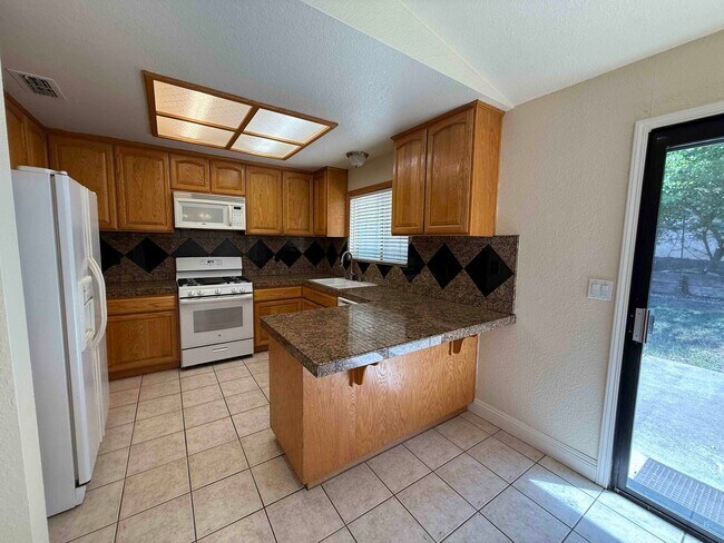 Foto del edificio - 3 Bed Antelope Home Close to Schools
