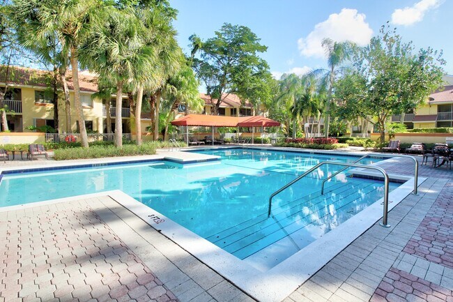 Building Photo - 1165 Coral Club Dr Coral Springs