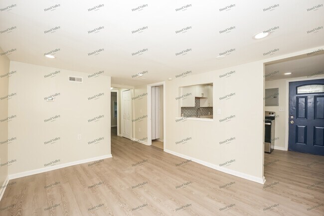 Foto del edificio - 26560 Cannon Rd