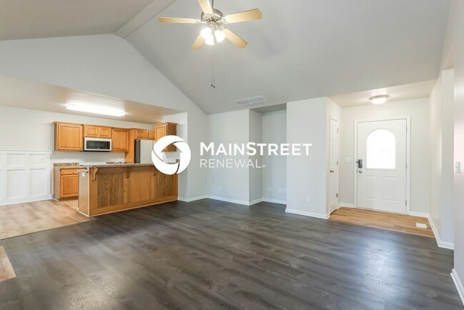 Building Photo - 3 Bedroom Pet-Friendly Home in Shelbyville, KY with Main Street Renewal