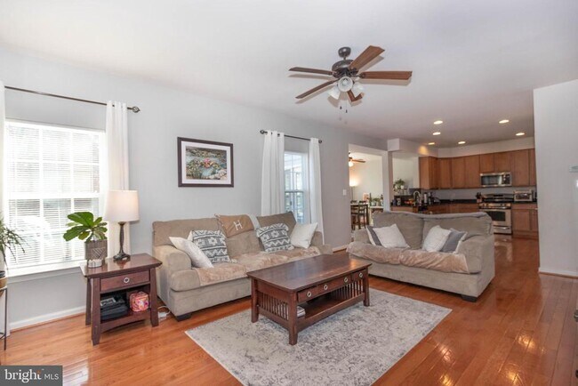 Foto del edificio - 7629 Hamelin Ln