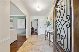Building Photo - 9222 Bronco Dr