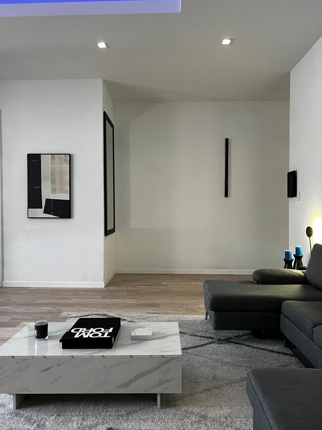 Foto del edificio - 383 E Saylor Ave