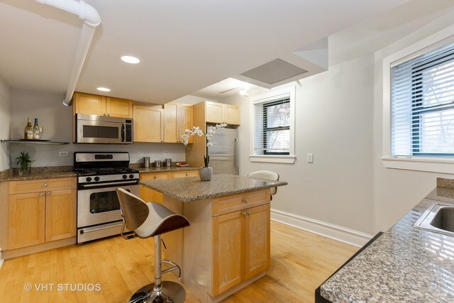 Foto del edificio - 836 W Lakeside Pl