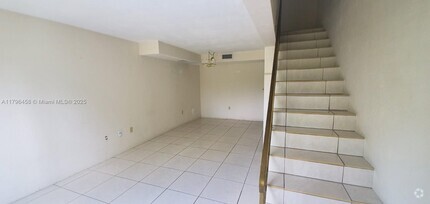 Building Photo - 465 Swallow Dr