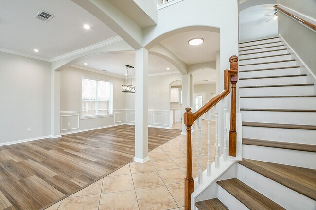 Building Photo - 815 Robins Way