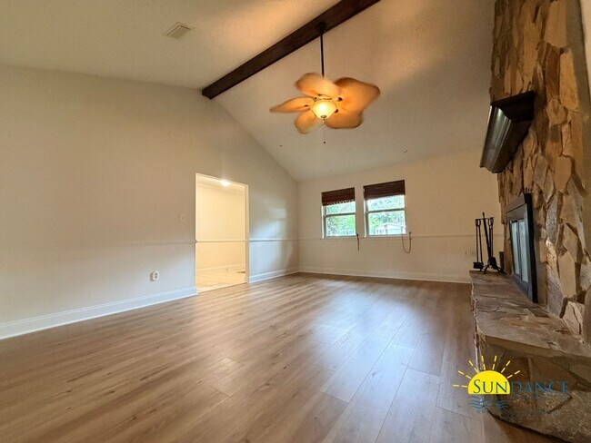 Foto del edificio - Stunning 3 Bedroom Home in Valparaiso with In-ground pool!
