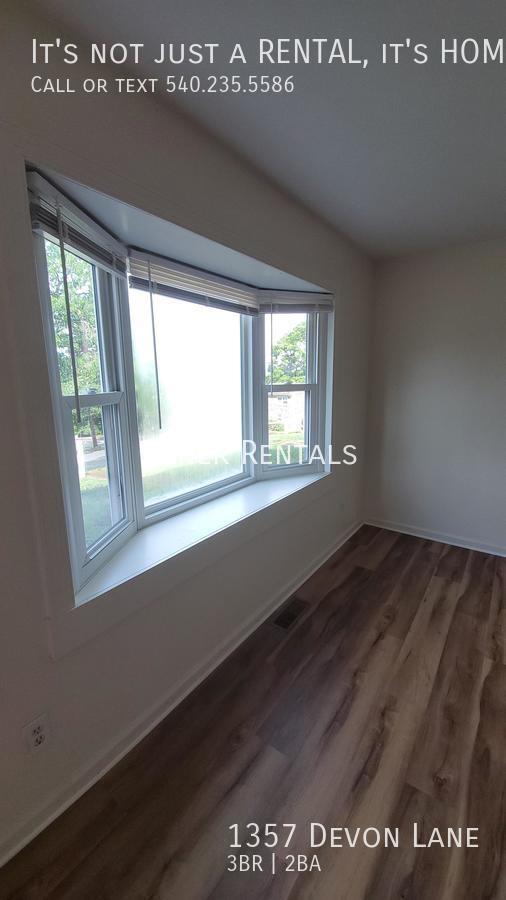 Foto del edificio - 1357 Devon Ln