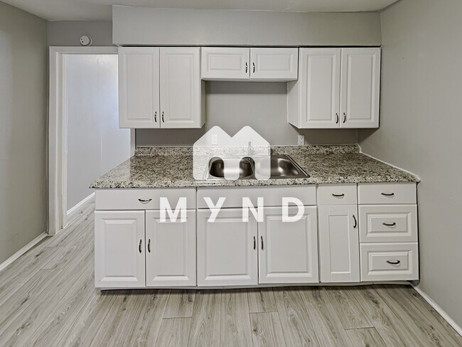 Foto del edificio - 1724 Pear St Unit 5