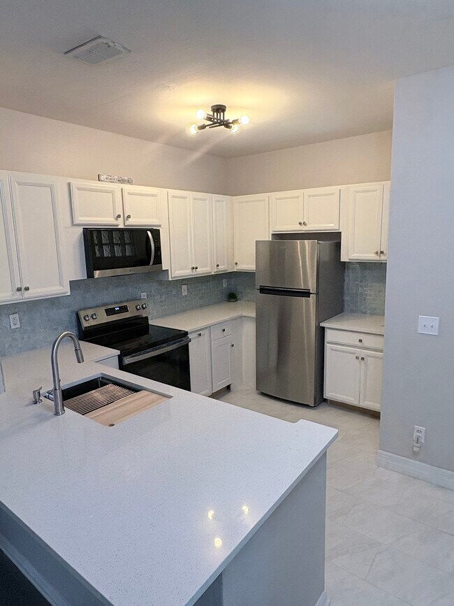 Building Photo - 4136 Bellasol Cir