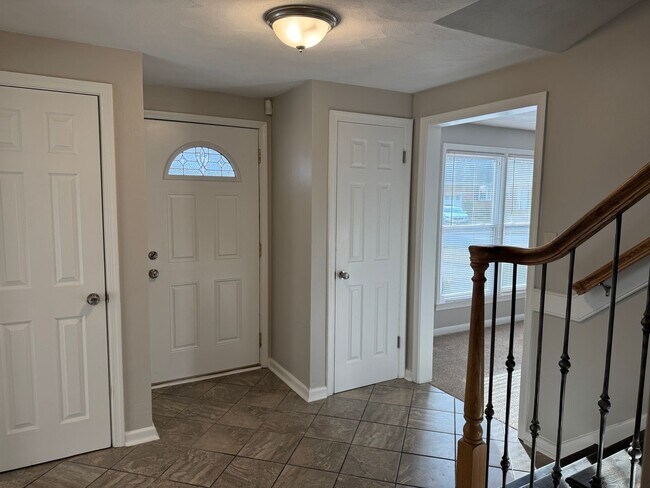 Foto del edificio - 2026 Meadow Lake Ct