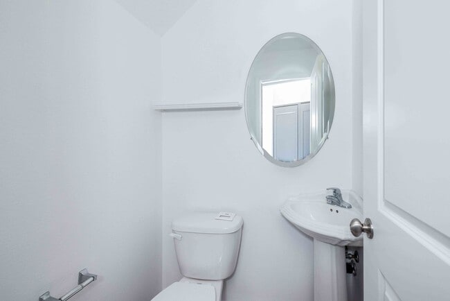 Foto del edificio - MOVE IN SPECIAL!!! $500 OFF FIRST MONTHS RENT! Come check out this lovely 3 bedroom 2.5 bath home...