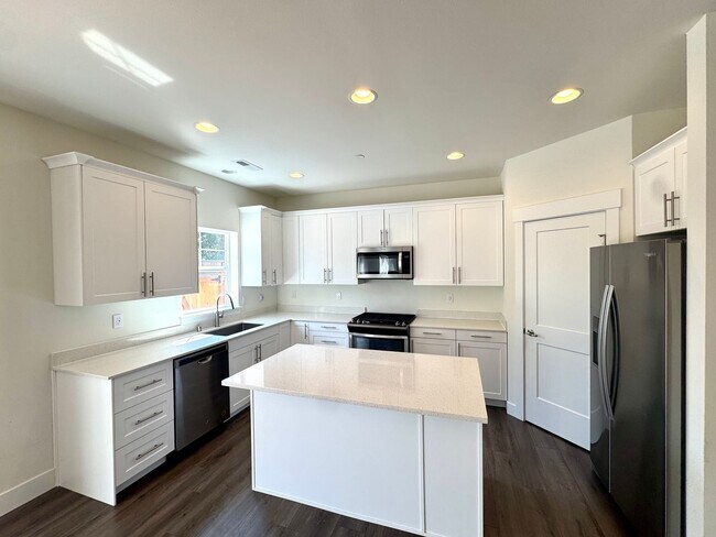 Building Photo - Private Palmer Lake Home w/ 3 Bedrooms, Of...