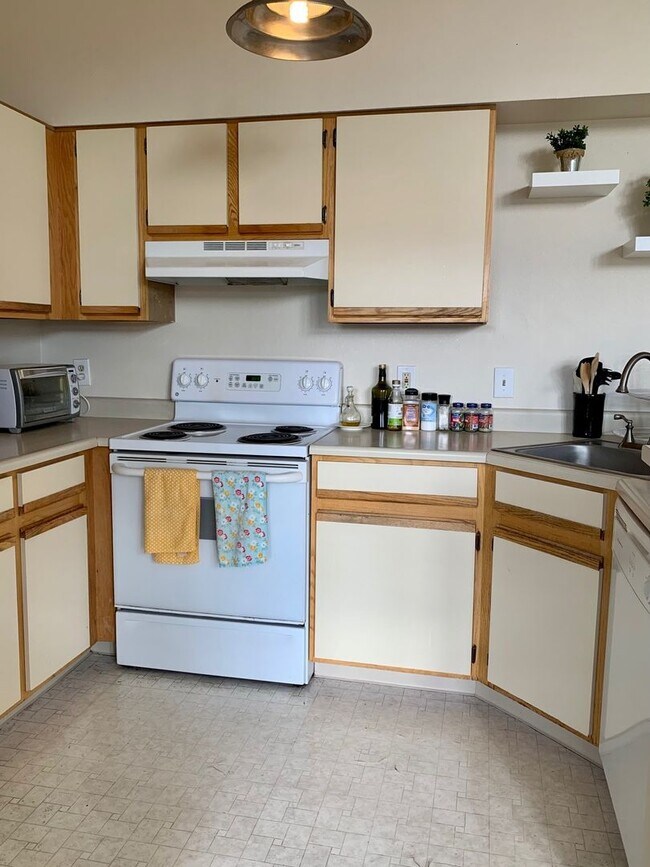 Foto del edificio - Fabulous Third Floor Two Bedroom With Views!