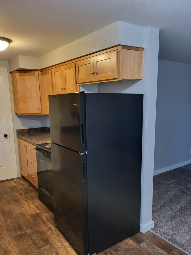 Foto del edificio - 145-195 Churchdale Ave N