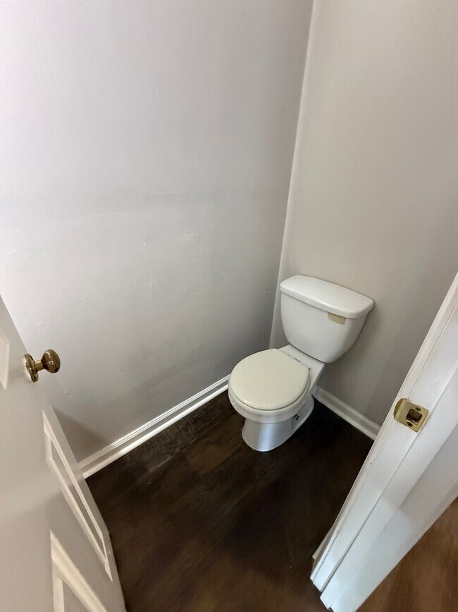 Foto del edificio - 2 Bedroom- 1 1/2 bathroom- Townhouse Apartment in West Rome