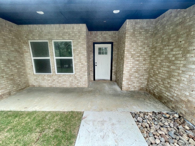 Building Photo - 18291 Clear Lake Cir