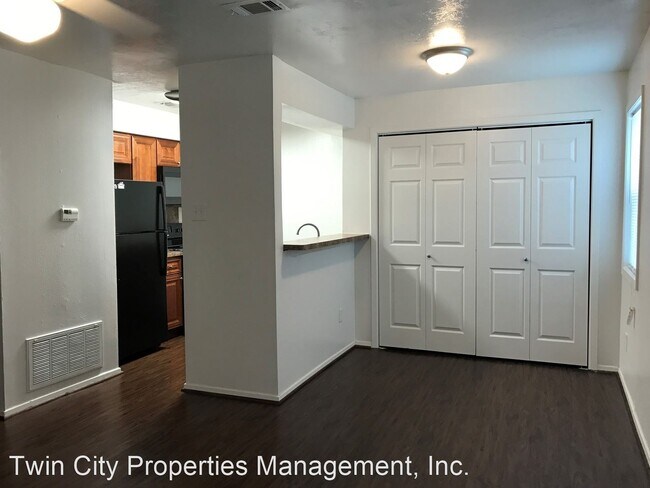 Building Photo - 2614 Pecan Knoll St