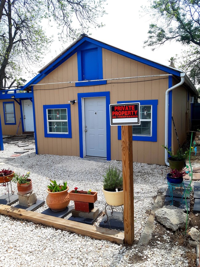 Building Photo - 130 Glenwood Ct