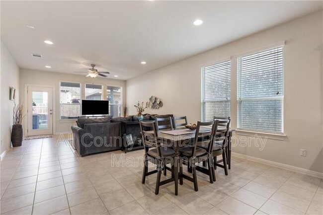 Building Photo - 227 Everglade Dr
