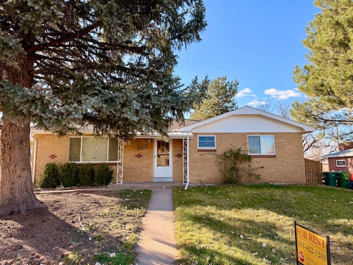 DEC RENT FREE FOR A LEASE STARTING BY NOV 15TH! - BRICK HOME WITH FINISHED BASEMENT - FREE AUGUST RENT! - Brick Ranch with 4 bed...