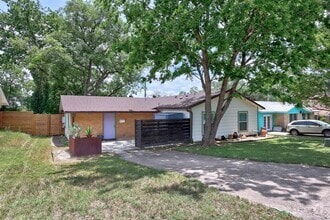 Building Photo - 4611 Lennox Dr