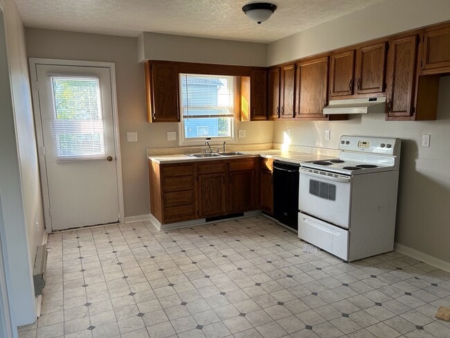 Building Photo - 313 Emily Ln