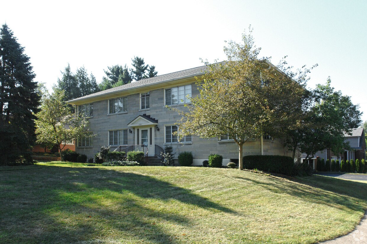 Primary Photo - 1202 Cooper Dr
