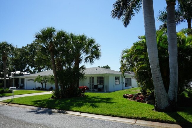 Building Photo - 1877 Southpointe Dr