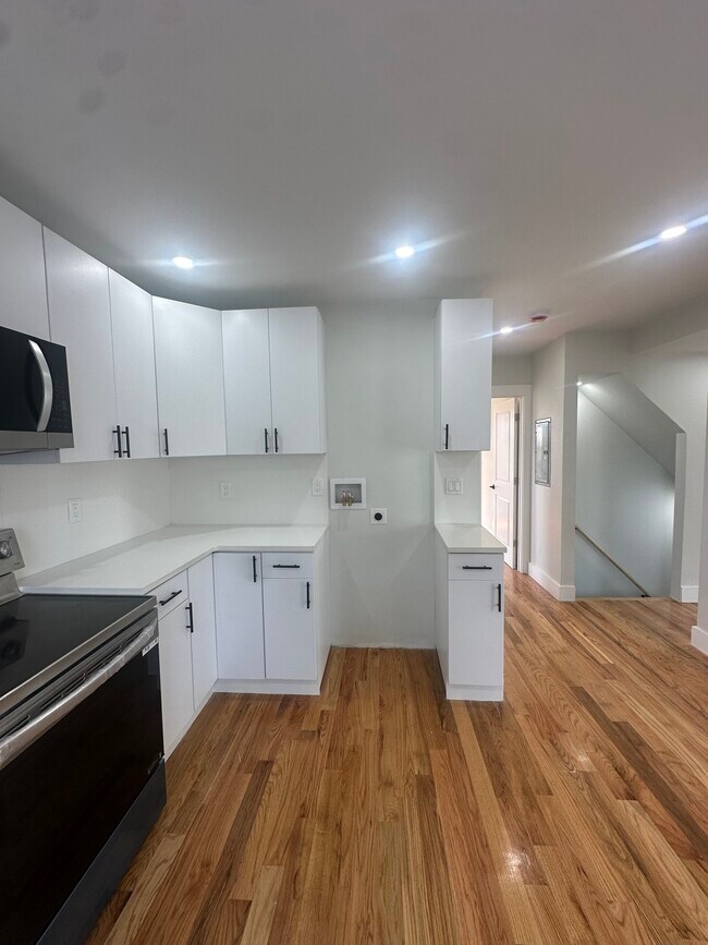 Foto del edificio - 4 Upham Ave