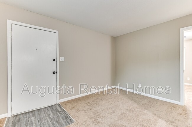 Building Photo - 325B Verdery Dr
