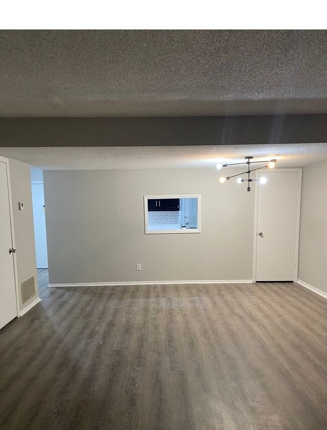 Building Photo - Cozy 3-Bedroom Townhome Close to Base and Shopping
