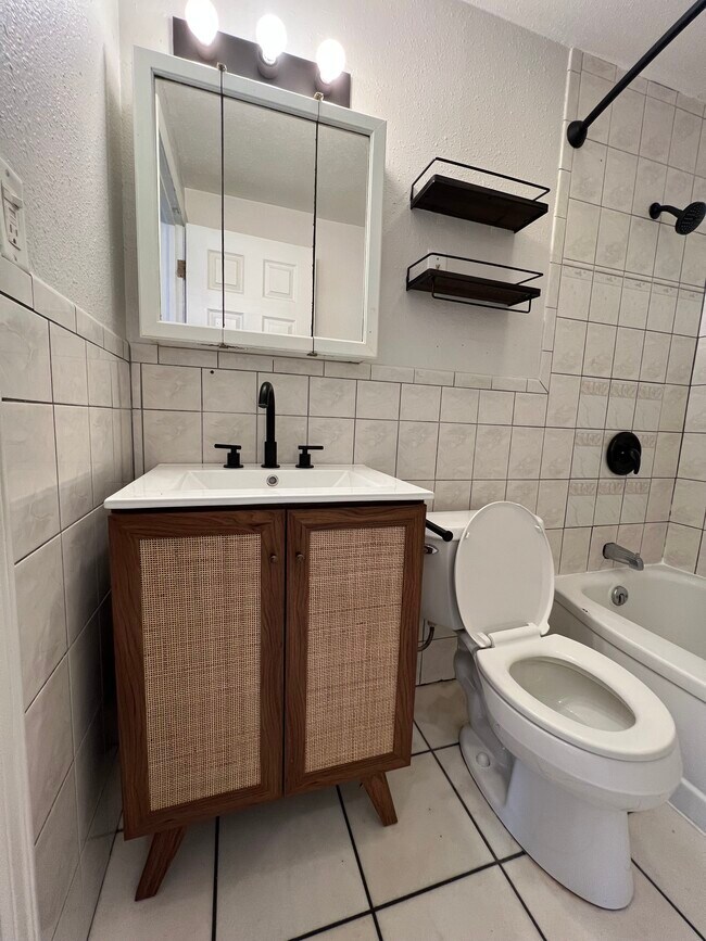 Foto del edificio - 6118 N Monroe St
