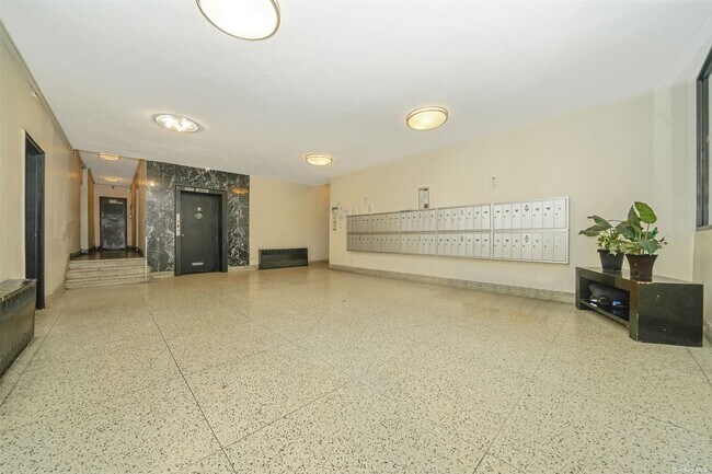 Building Photo - 142-20 41st Ave