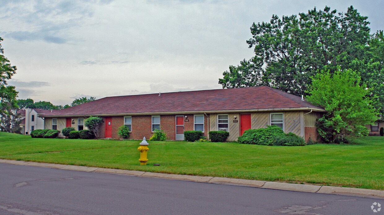 Building Photo - 8490 Woodgrove Dr