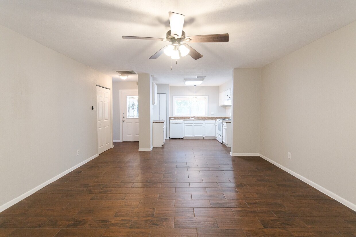 Primary Photo - 1603 N Red Cedar Cir