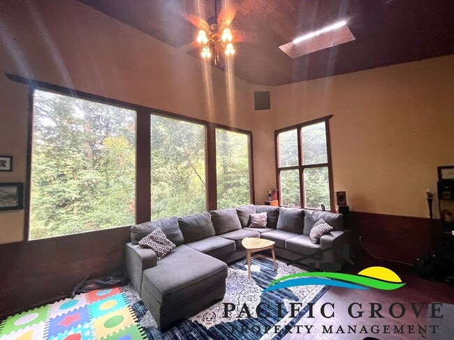 Building Photo - Cabin on Palo Colorado