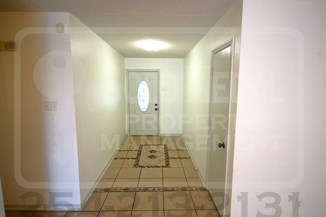 Foto del edificio - Beautiful 4-Bed, 2-Bath Home - Now Availab...