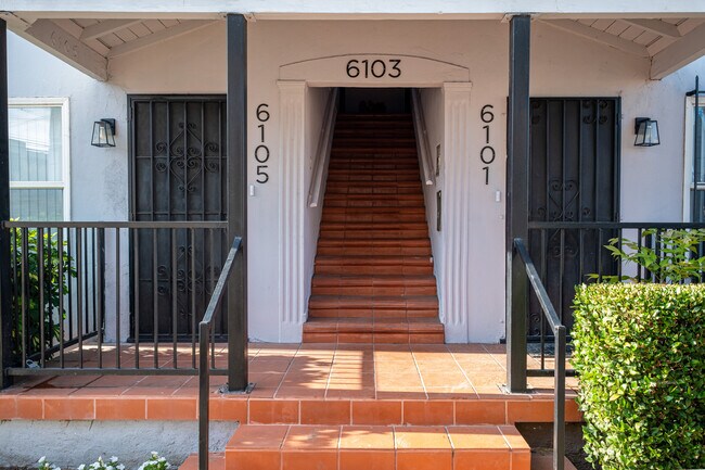 Foto del edificio - 6101 S Hobart Blvd