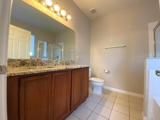 Foto del edificio - 10060 Stratford Pointe Ave