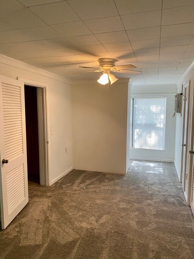 Foto del edificio - Cozy 1/1 duplex unit on a large lot - Available in June.